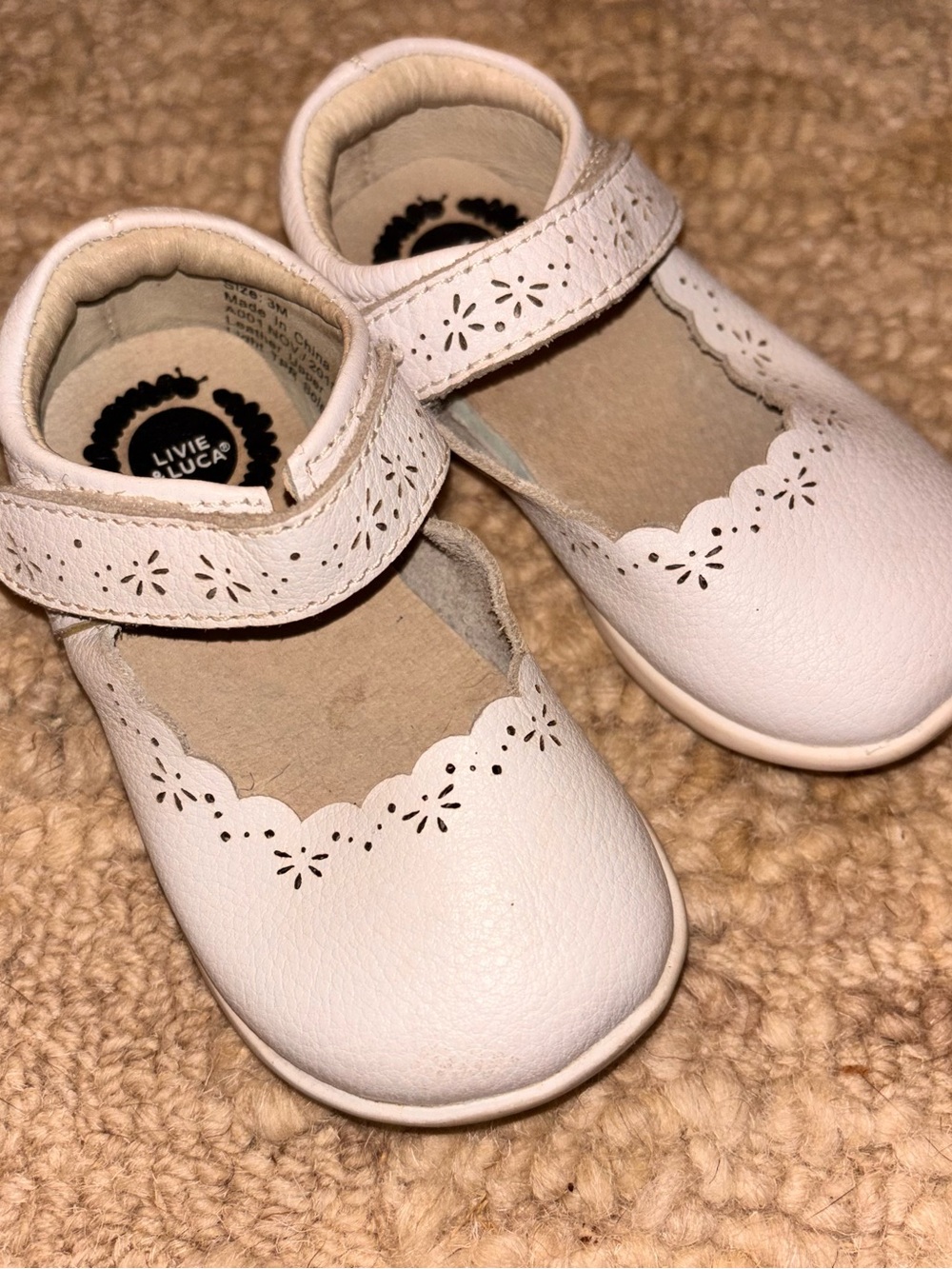 Livie & Luca White Scallop-Edge Mary Jane Shoes toddler size 3